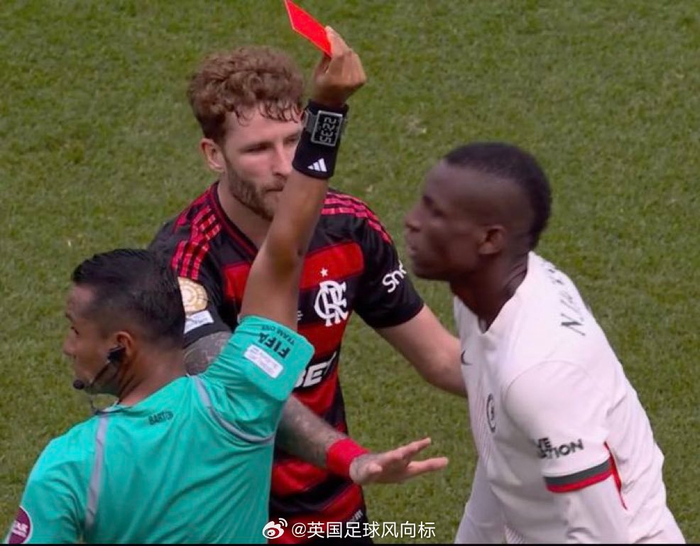 德甲焦点战爆冷门：杰克逊飞铲致对手重伤遭红