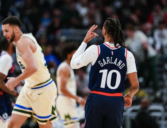 快船轻取雄鹿取5连胜 特伦