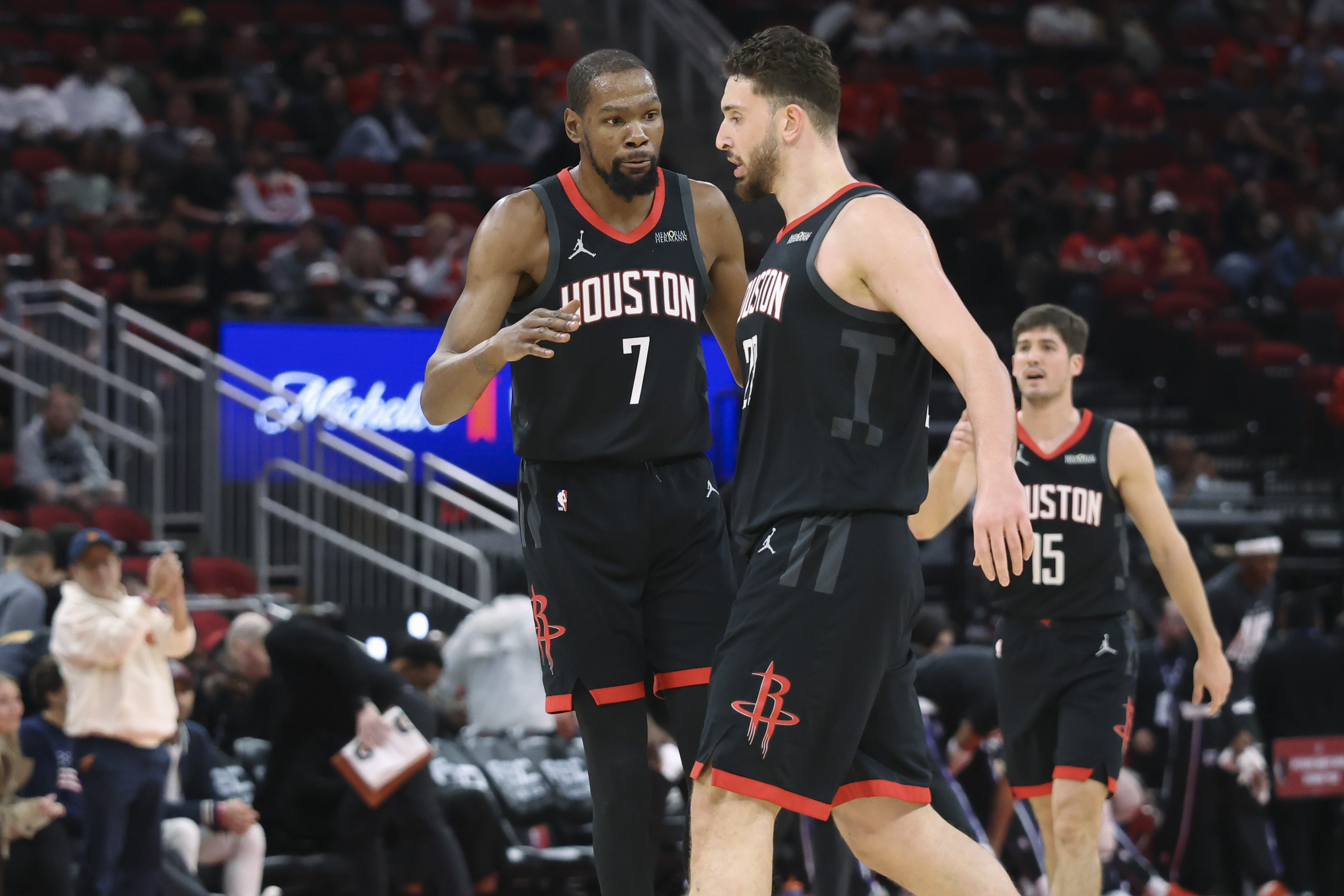 火箭三核联手力克雄鹿 谢泼德三分14中9助球队登